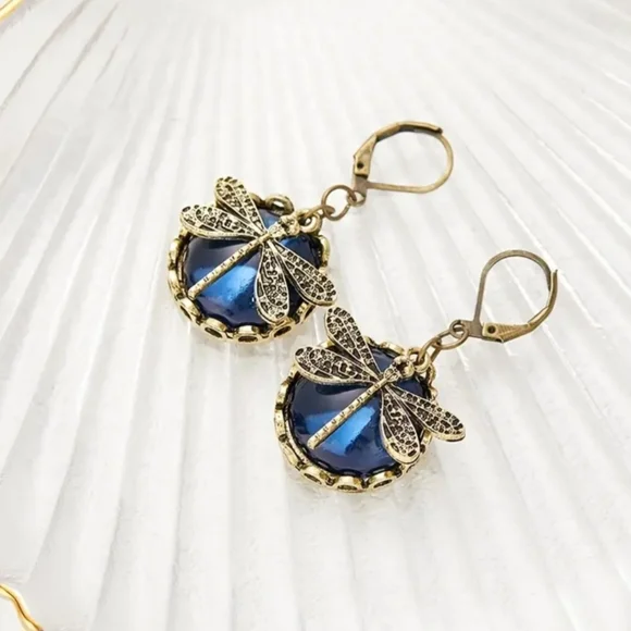 New Vintage Look Dragonfly Self Latch Earrings - Picture 10 of 11
